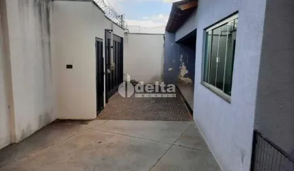 Casa residencial disponível para venda no bairro Jardim Inconfidência em Uberlândia-MG
