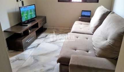 Casa residencial disponível para venda no bairro Custódio Pereira em Uberlândia-MG