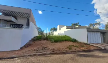 Terreno disponível para venda 360 m² no bairro Jardim Inconfidência em Uberlândia-MG