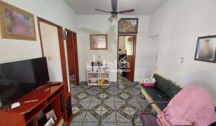 Casa residencial disponível para venda no bairro Marta Helena  em Uberlândia-MG