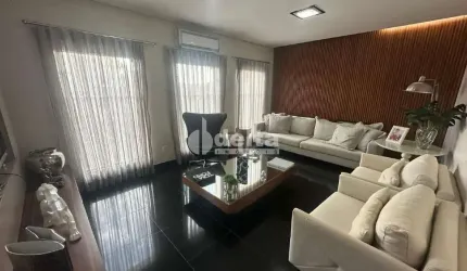 Casa residencial disponível para venda no bairro Jardim Inconfidência em Uberlândia-MG