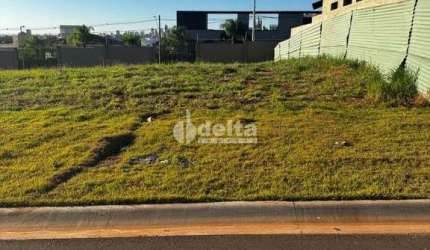 Terreno no Condomínio disponível para venda no bairro Gávea em Uberlândia-MG