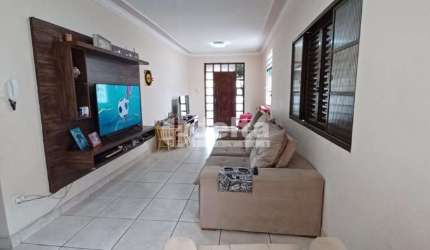 Casa residencial disponível para venda no bairro Nossa Senhora Aparecida em Uberlândia-MG