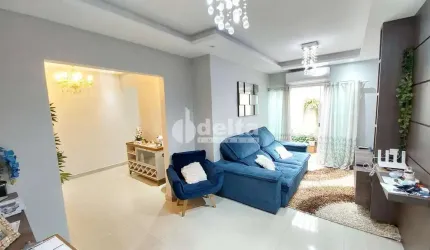 Casa residencial disponível para venda no bairro Laranjeiras em Uberlândia-MG