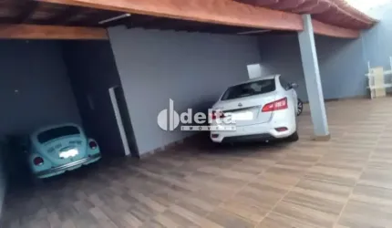 Casa residencial disponível para venda no bairro São Jorge em Uberlândia-MG