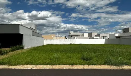 Terreno no Condomínio disponível para venda no bairro Jardim Sul em Uberlândia-MG