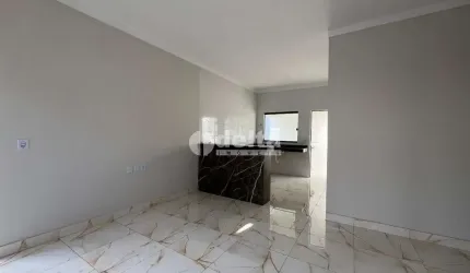 Casa residencial disponível para venda no bairro Jardim Canaã em Uberlândia-MG