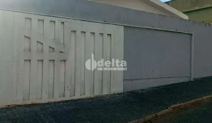 Casa Residencial disponível para venda no bairro Lagoinha em Uberlândia-MG