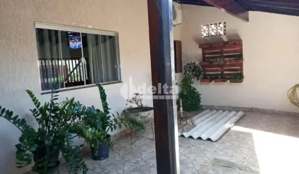 Casa residencial disponível para venda no bairro Planalto em Uberlândia MG