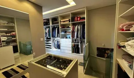 Casa residencial disponível para venda no bairro Alto Umuarama em Uberlândia-MG