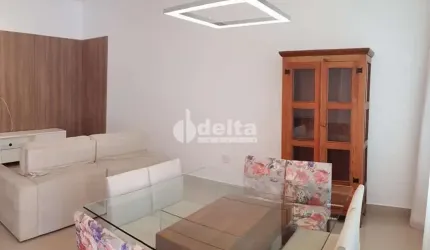 Casa residencial disponível para venda no bairro Alto Umuarama em Uberlândia-MG