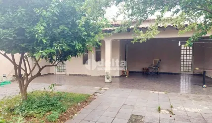 Casa residencial disponível para venda no bairro Tibery em Uberlândia-MG