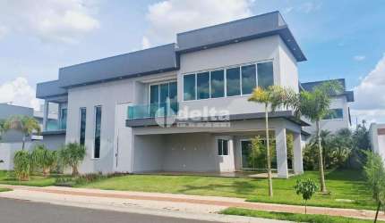 Casa no condomínio Golden Village disponível para locação e venda em Uberlândia-MG
