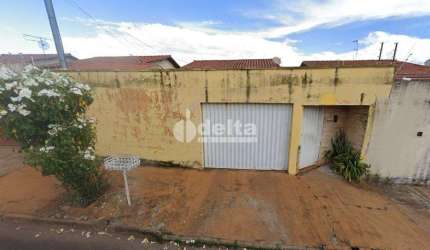 Casa residencial disponível para venda no bairro Larangeiras em Uberlândia-MG