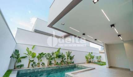 Casa em condomínio disponível para venda no bairro Laranjeiras em Uberlândia-MG