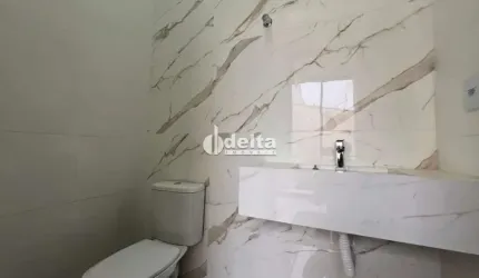 Casa residencial disponível para venda no bairro Alto Umuarama em Uberlândia-MG