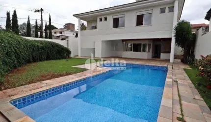 Casa residencial disponível para venda no bairro Cidade Jardim em Uberlândia-MG.
