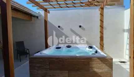 Casa residencial disponível para venda no Bairro Jardim Europa em Uberlândia-MG