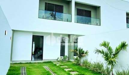 Casa Residencial disponível para locacao e venda no bairro Shopping Park em Uberlândia-MG