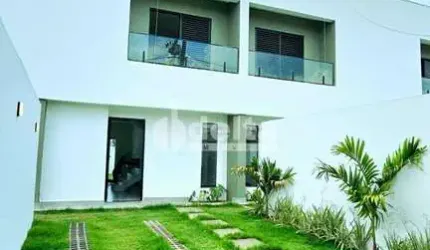Casa Residencial disponível para Locação e Venda no bairro Shopping Park em Uberlândia-MG
