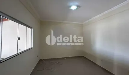 Casa residencial disponível para venda no bairro Jardim Holanda em Uberlândia - MG.