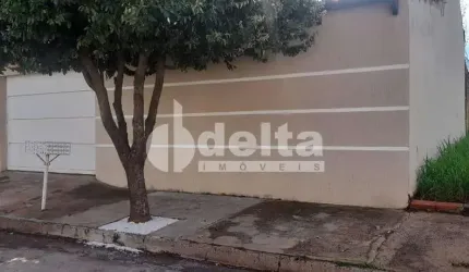 Casa residencial disponível para venda no bairro Santa Rosa em Uberlândia-MG
