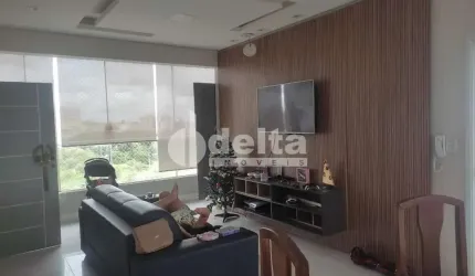 Cobertura  disponível para venda no bairro Santa Mônica em Uberlândia-M