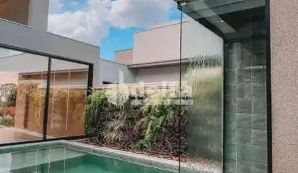 Casa no condomínio Alphaville 1 disponível para venda em Uberlândia-MG
