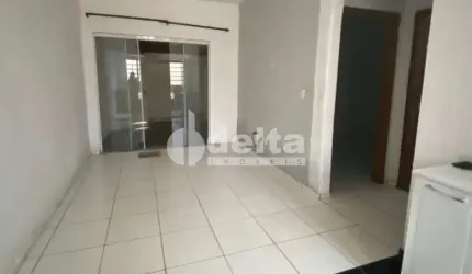 Casa residencial disponível para venda no bairro Jardim Canaã em Uberlândia-MG