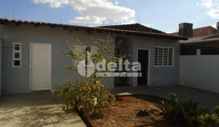 Casa residencial disponível para venda no bairro Marta Helena  em Uberlândia-MG