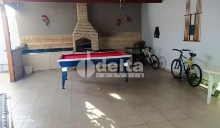 Casa residencial disponível para locação e venda no bairro Morada da Colina em Uberlândia-MG