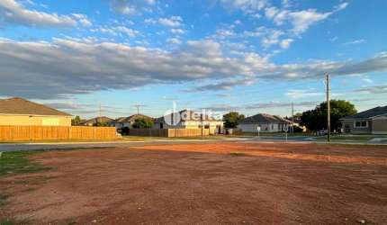 Terreno disponível para venda 325 m² no bairro Carajás em Uberlândia-MG