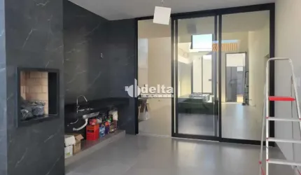 Casa residencial disponível para venda no bairro Jardim Inconfidência em Uberlândia-MG