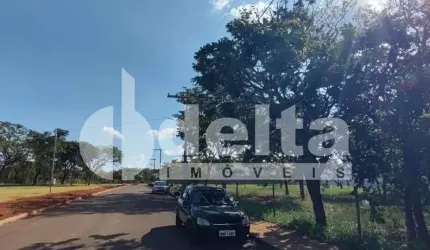 Terreno disponível para venda no bairro Jardim Karaíba em Uberlândia-MG