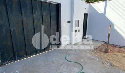 Casa residencial disponível para venda no bairro Marta Helena  em Uberlândia-MG