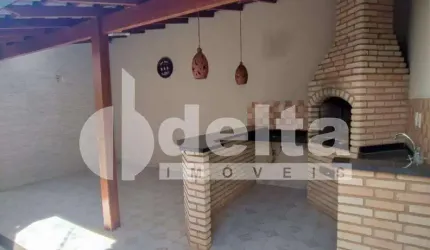 Casa residencial disponível para venda no bairro Alto Umuarama em Uberlândia-MG