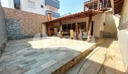 Casa Residencial disponível para venda no bairro Santa Mônica em Uberlândia-MG