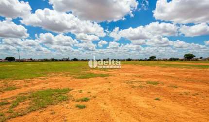 Terreno disponível para venda 360 m² no bairro Lidice em Uberlândia-MG