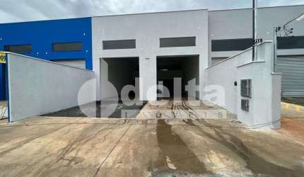 Galpão disponível para venda no bairro Jardim Holanda em Uberlândia-MG