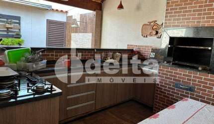 Casa residencial disponível para locação e venda no bairro Tibery em Uberlândia-MG