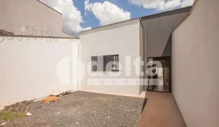 Casa residencial disponível para venda no bairro Novo Mundo em Uberlândia-MG