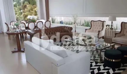 Casa residencial disponível para venda no bairro Morada da Colina em Uberlândia-MG.