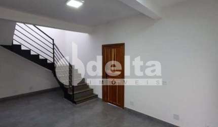 Casa residencial disponível para venda no bairro Custódio Pereira em Uberlândia-MG