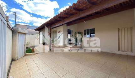 Casa Residencial disponível para venda no bairro Cidade Jardim em Uberlândia-MG