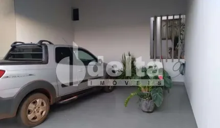 Casa residencial disponível para venda no Bairro Jardim Patrícia em Uberlândia-MG