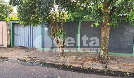 Casa residencial disponível para venda no bairro Laranjeiras em Uberlândia-MG