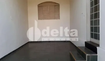 Casa residencial disponível para venda no bairro Brasil em Uberlândia-MG