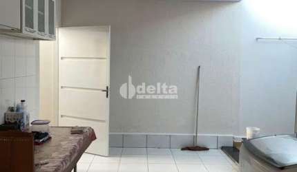 Casa residencial disponível para venda no bairro Laranjeiras em Uberlândia-MG