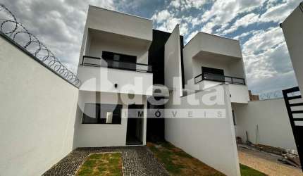 Casa residencial disponível para venda no bairro Alto Umuarama em Uberlândia-MG