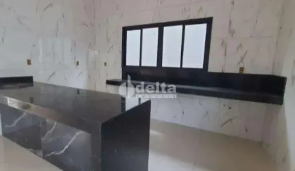 Casa residencial disponível para venda no bairro Alto Umuarama em Uberlândia-MG